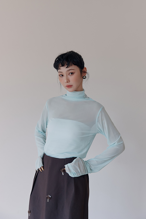 MOSDRESS 輕透網紗高領打底衫 4色 灰綠 袖口與透膚層次
