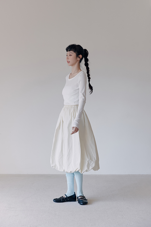 MOSDRESS 簡約圓領修身上衣 2色 白色 圓領上衣側面穿搭