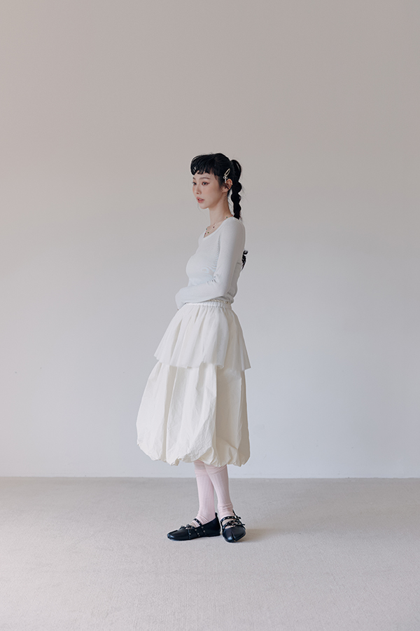 MOSDRESS 簡約圓領修身上衣 2色 白色 裙裝搭配側面輪廓