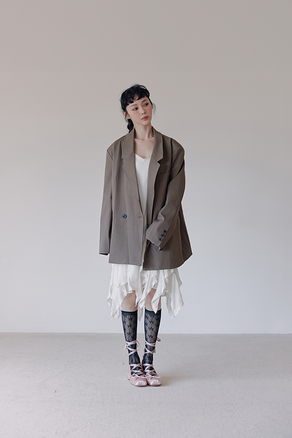 MOSDRESS 復古寬肩雙釦西裝外套 西裝外套搭洋裝全貌