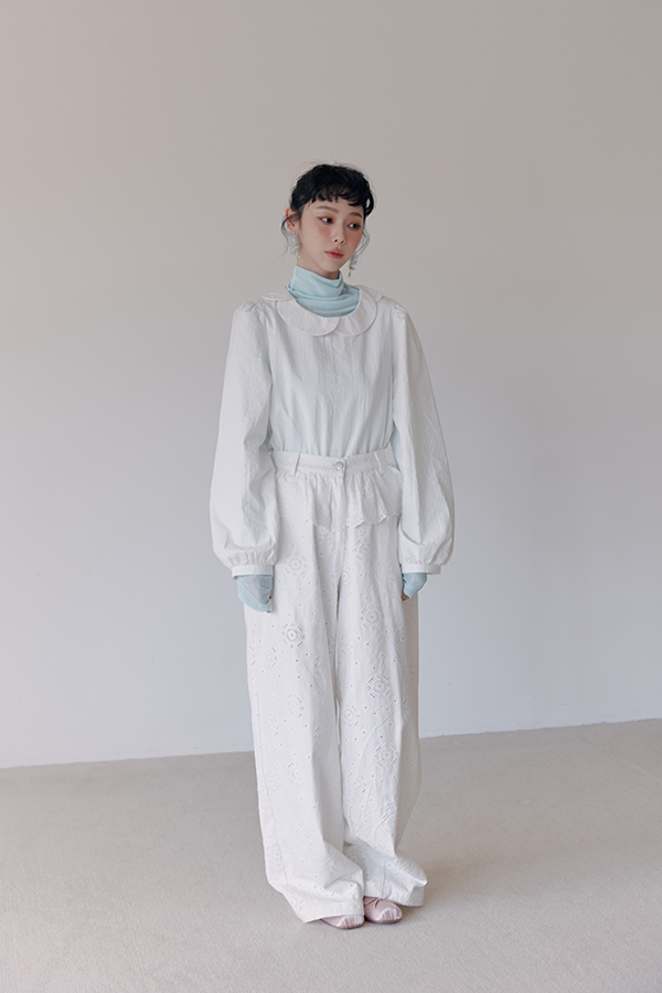 MOSDRESS 甜美花瓣領澎袖襯衫 花瓣領襯衫配寬褲全貌