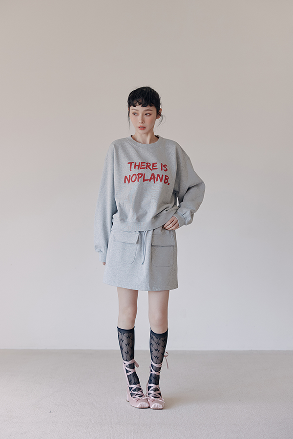 MOSDRESS 美式復古字母大學T 字母大學T日常造型