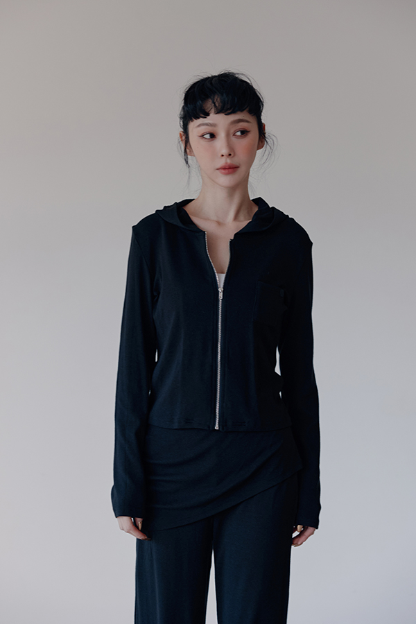 MOSDRESS 休閒連帽拉鍊外套 2色 黑色 黑色拉鍊上身近景