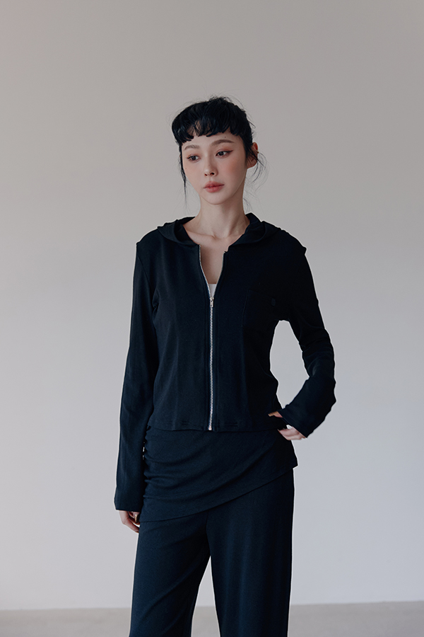 MOSDRESS 休閒連帽拉鍊外套 2色 黑色 黑色外套側面穿搭