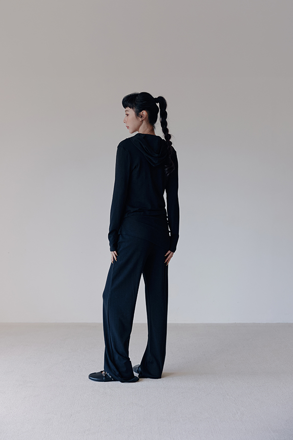 MOSDRESS 休閒連帽拉鍊外套 2色 黑色 黑色外套背面造型