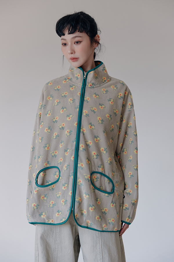MOSDRESS 復古碎花滾邊刷毛外套 2色 卡其 滾邊與口袋上身近景