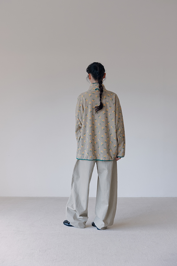 MOSDRESS 復古碎花滾邊刷毛外套 2色 卡其 卡其外套背面花紋