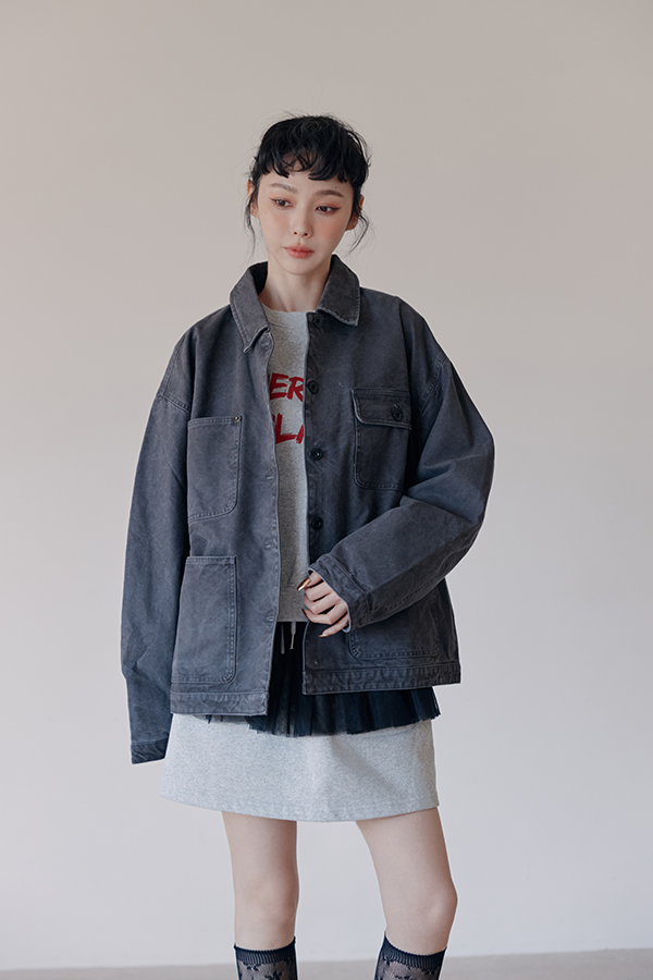 MOSDRESS 復古水洗口袋工裝外套 2色 黑色 黑色工裝外套上身近景