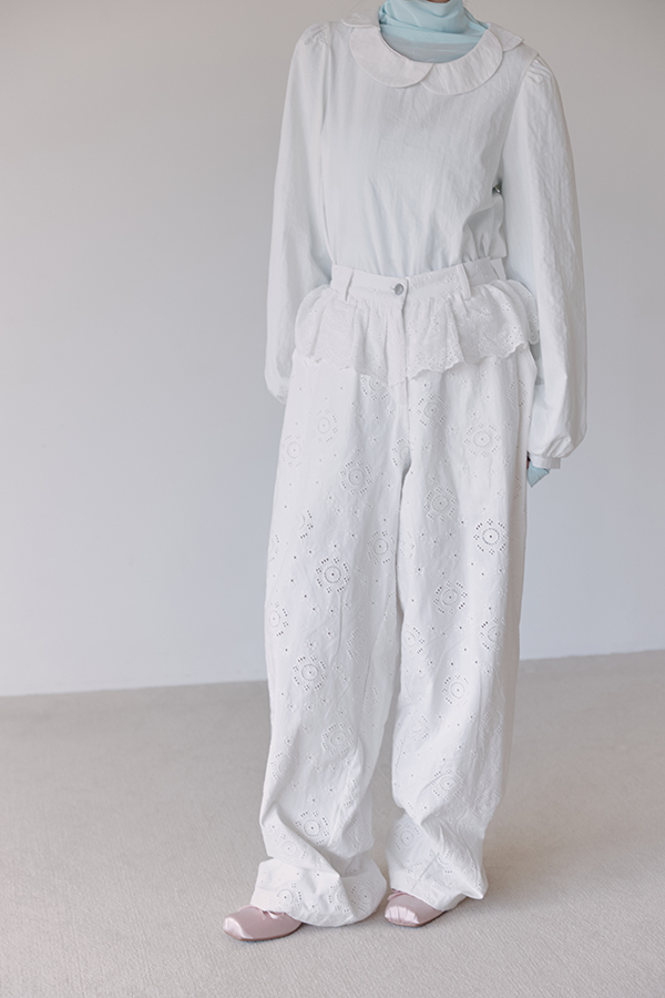 MOSDRESS 訂製鏤空刺繡荷葉腰飾寬褲 荷葉腰飾正面近景