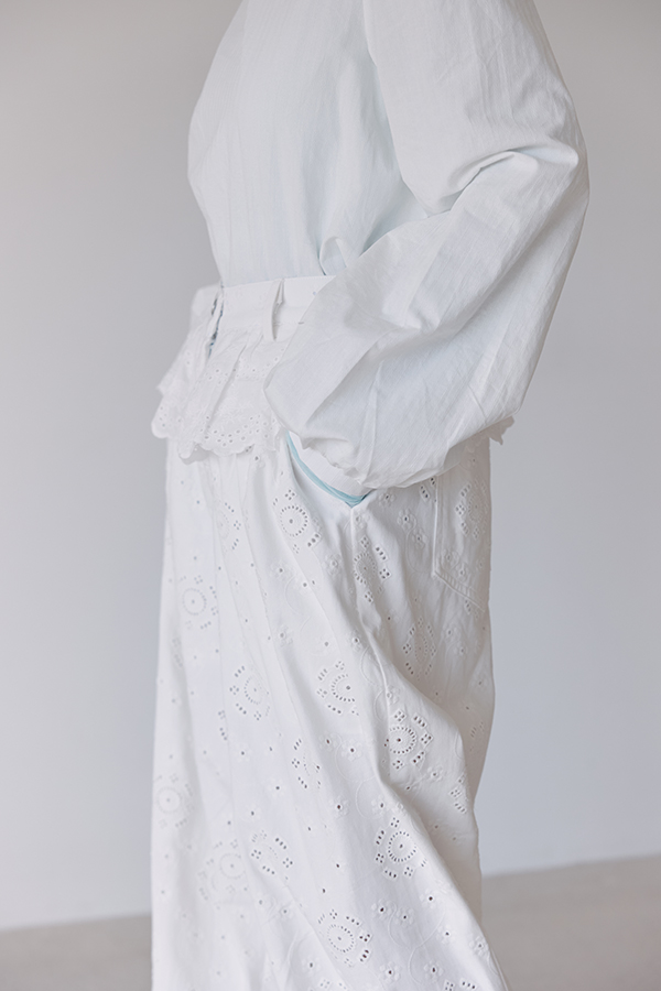 MOSDRESS 訂製鏤空刺繡荷葉腰飾寬褲 鏤空刺繡與褲頭
