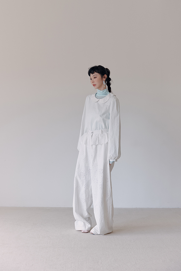 MOSDRESS 訂製鏤空刺繡荷葉腰飾寬褲 寬褲側面輪廓