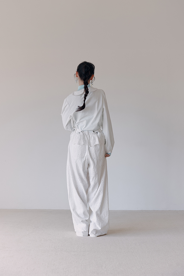 MOSDRESS 訂製鏤空刺繡荷葉腰飾寬褲 刺繡寬褲背面穿搭