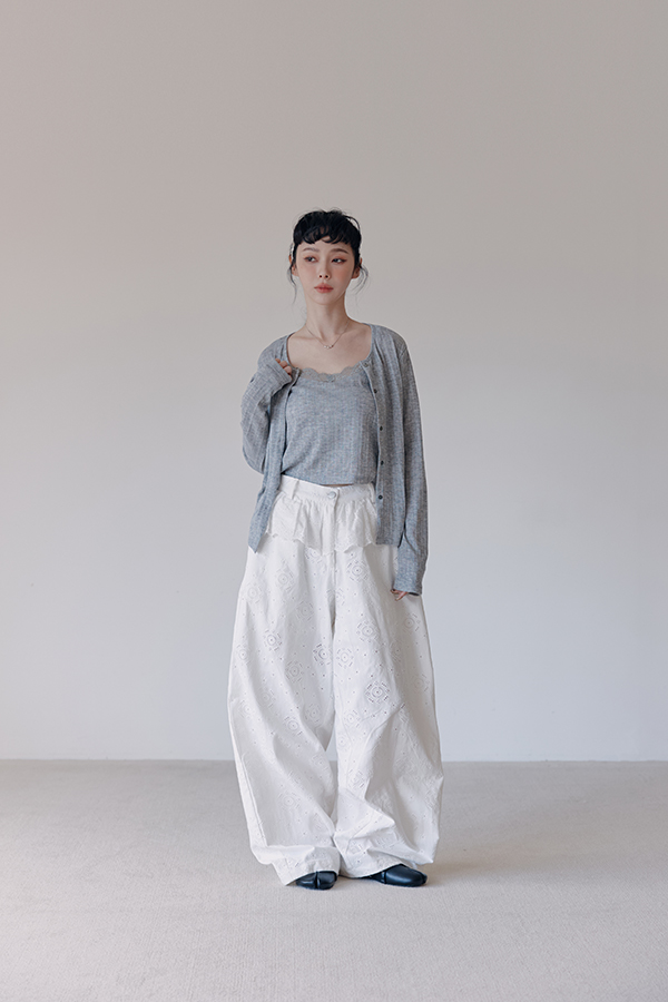 MOSDRESS 訂製鏤空刺繡荷葉腰飾寬褲 坑條上衣搭寬褲