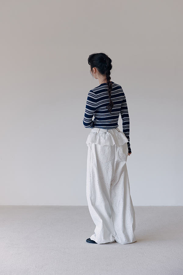 MOSDRESS 訂製鏤空刺繡荷葉腰飾寬褲 寬褲背面輪廓