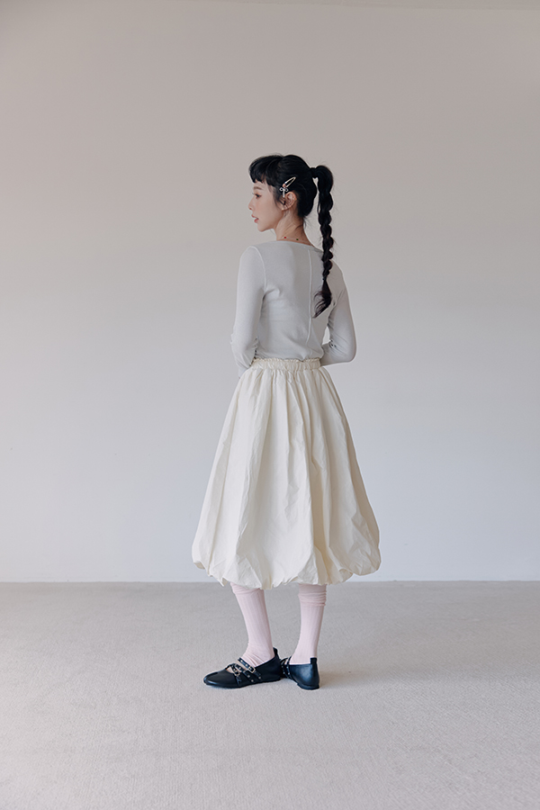 MOSDRESS 抓皺澎澎氣球長裙 2色 米白 米白長裙側面輪廓