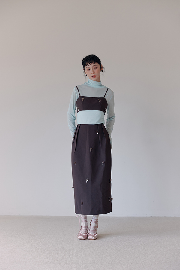 MOSDRESS 復古黑底花朵圓形耳針 背心搭花朵耳針