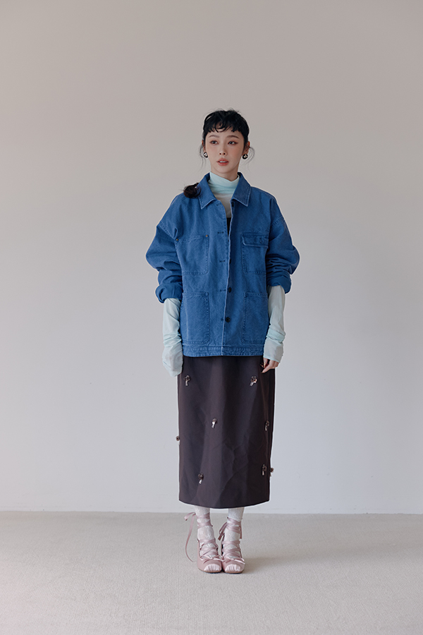 MOSDRESS 緞面蝴蝶結綁帶方頭跟鞋 外套搭緞面跟鞋全貌