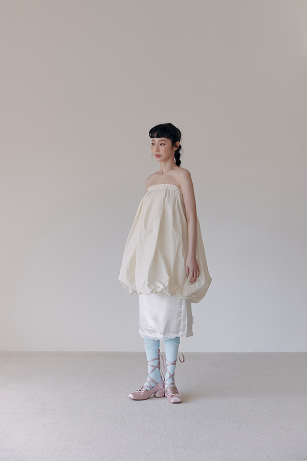 MOSDRESS 緞面蝴蝶結綁帶方頭跟鞋 襪套與綁帶跟鞋